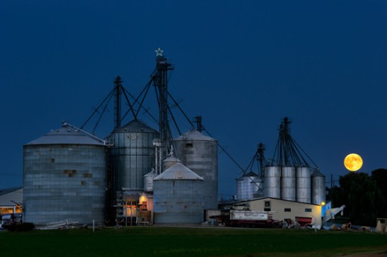 moonrise-over-weaver-grains