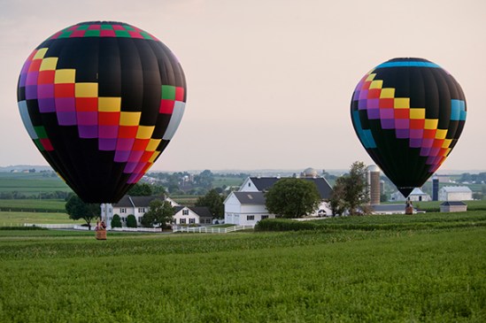 balloons-near-scenic-road