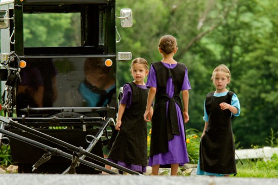 amish-girl-trio
