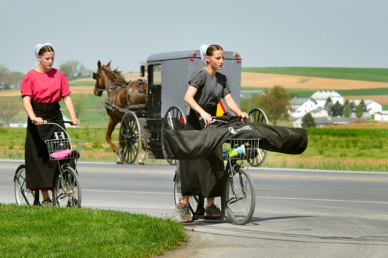 amish-volleyball-scooter