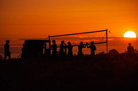 amish-volleyball-silhouette